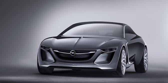 Opel presenta al Salone di Francoforte la concept Monza. Linea originale, portiere che si aprono verso l'alto, assenza di montante centrale. Ma anche bagagliaio da 500 litri, infotainment 3D e  motore turbo metano